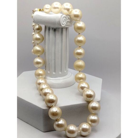 Vintage Multi-Medium Grouping of Necklaces and Bracelets Wood Faux Pearls - Picture 3 of 11